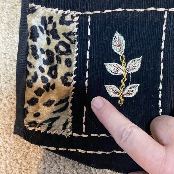 Dress Barn Wearable Art Vest Size 1X Black Animal Print Embroidered Granny Core - Picture 8 of 13